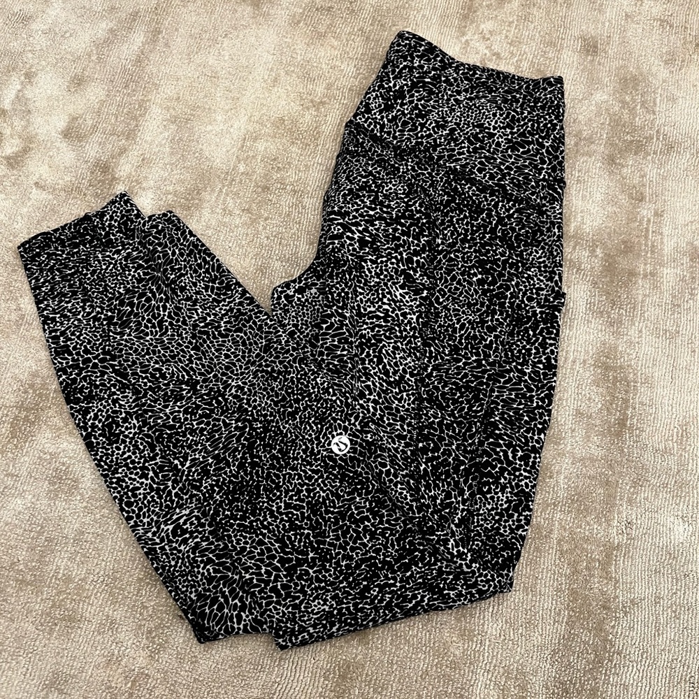 Lululemon leggings size 6